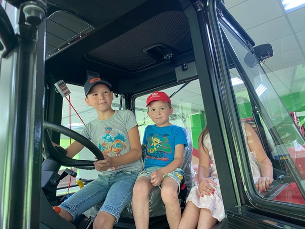 4VLMu2ASyMA.jpg