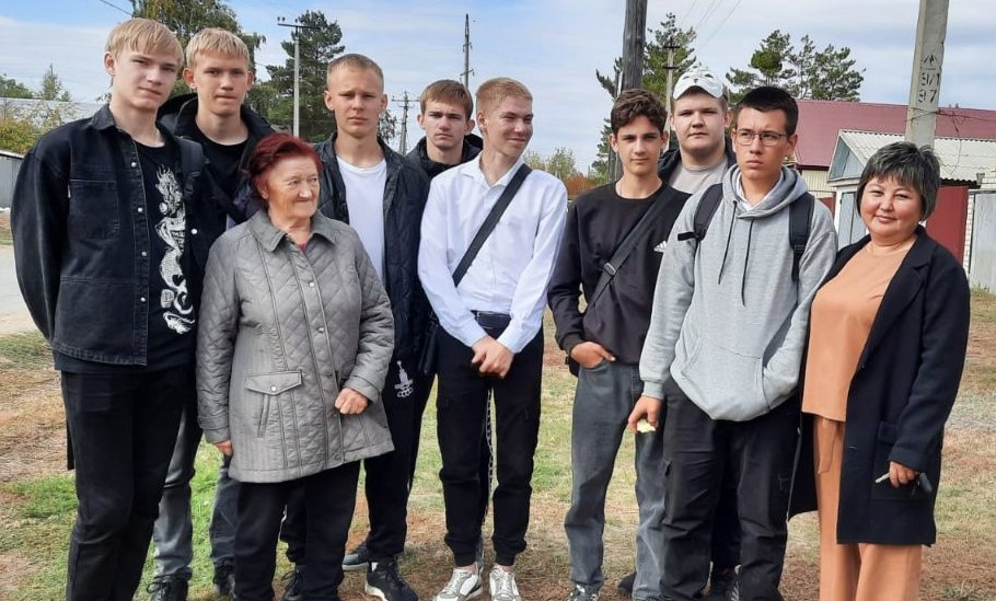 rAHZrNwFz24.jpg